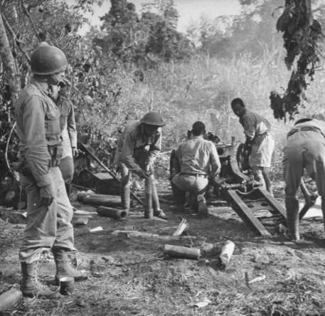 歷史小說 遠征軍采用釜底抽薪之計,潛入新圍城中炸了鬼子倉庫